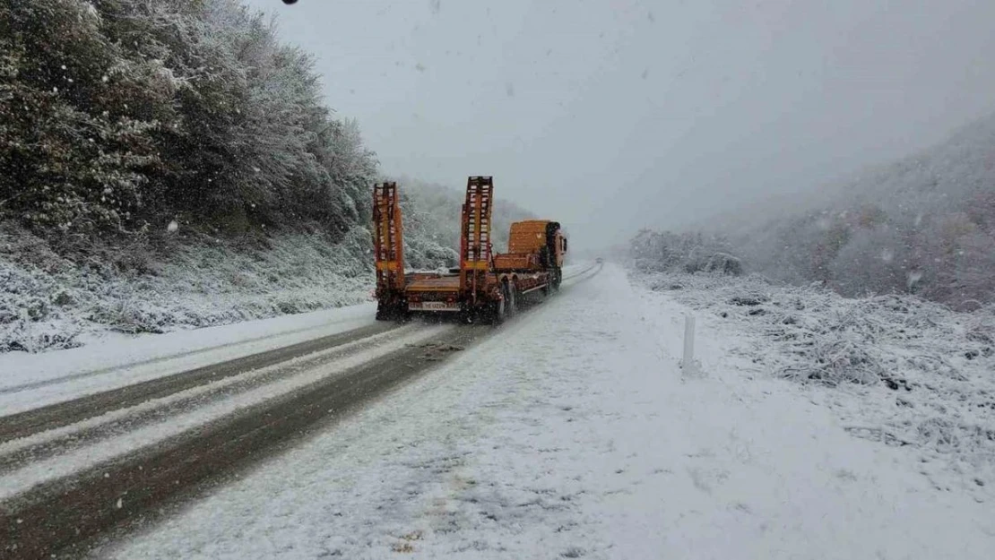 Kastamonu'nun yüksek kesimlerinde yoğun kar yağışı etkili oluyor