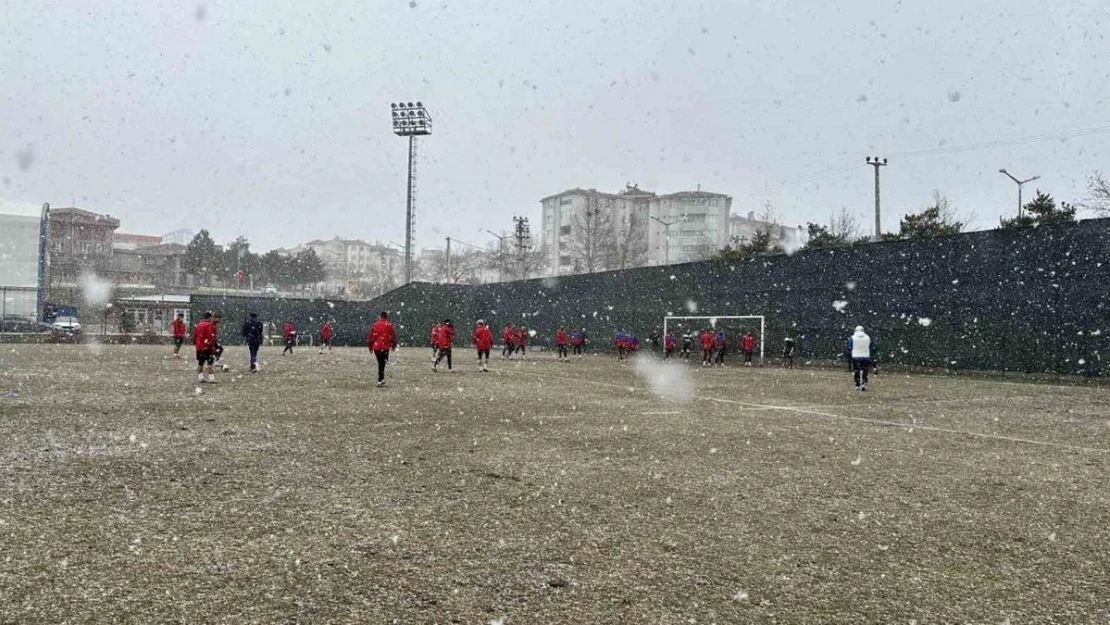 Kastamonuspor, kar altında çalışmalarını sürdürdü