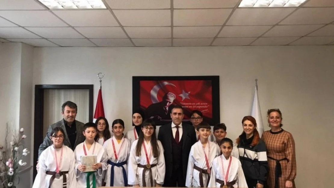 Kaymakam Memiş, şampiyon sporcuları kabul etti