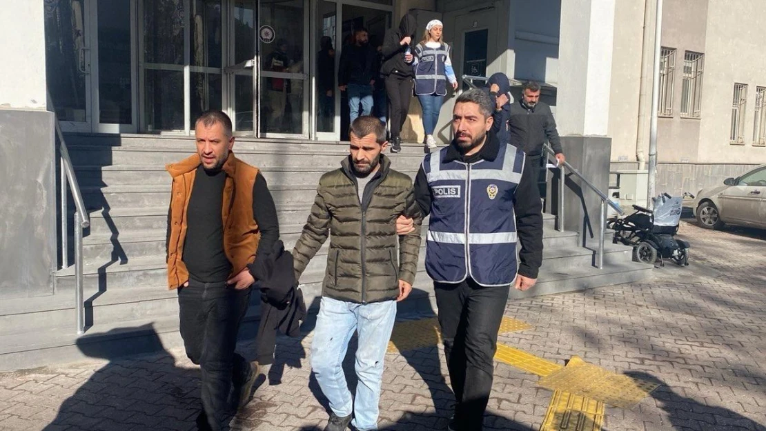 Kayseri'de aranan şahıslara yönelik eş zamanlı operasyon: 14 şahıs yakalandı