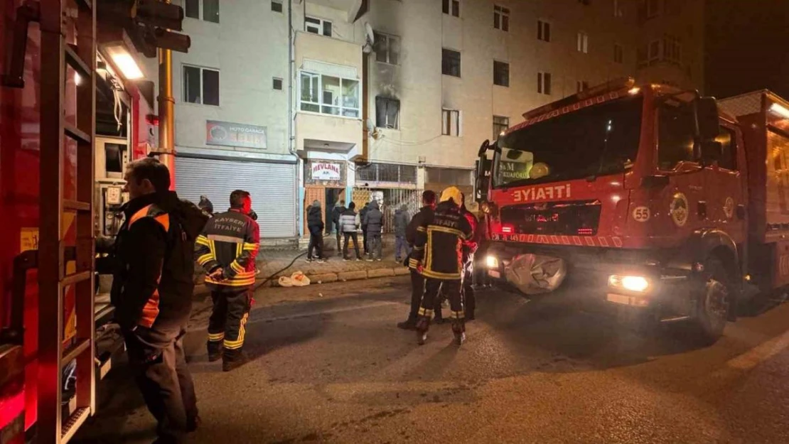 Kayseri'de ev yangını: 4 kişi dumandan etkilendi