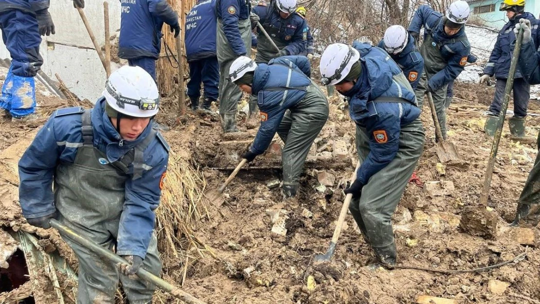 Kazakistan'da toprak kayması: 1 ölü