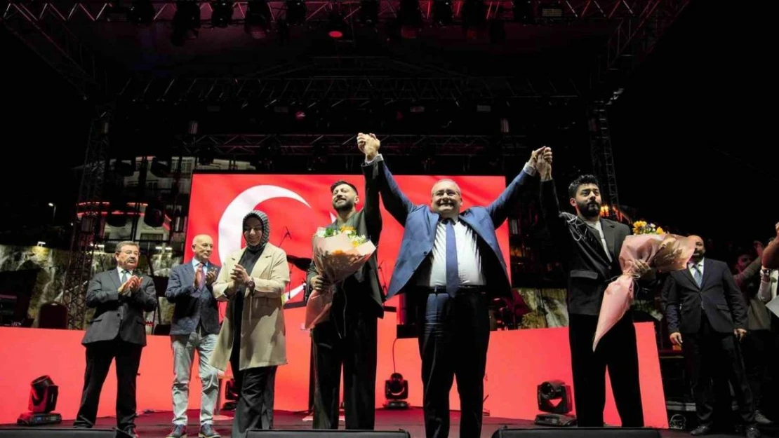 Keçiören'de 19 Mayıs coşkusu 'Gençlik Alayı Yürüyüşü' ve konserlerle kutlandı