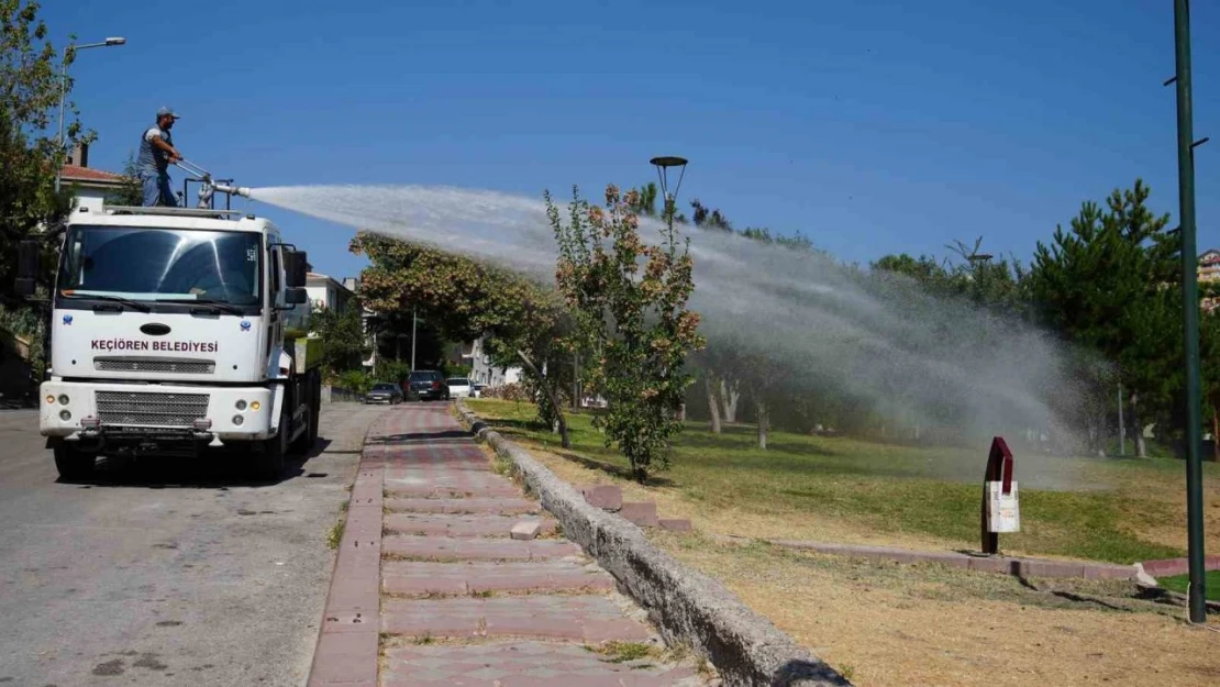 Keçiören'de parklar doğa dostu sıvı gübreyle yeşilleniyor