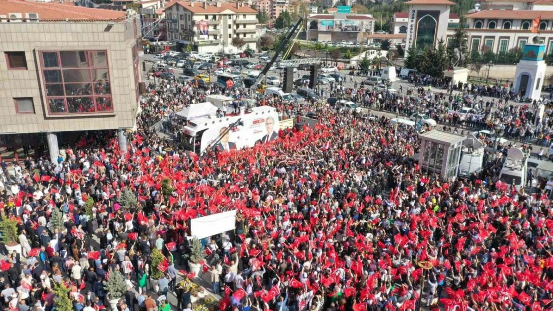 Keçiören'de seçimi kazanan Mesut Özarslan görevine başladı