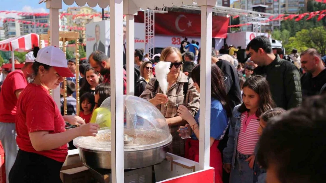 Keçiören kırmızı beyaza büründü