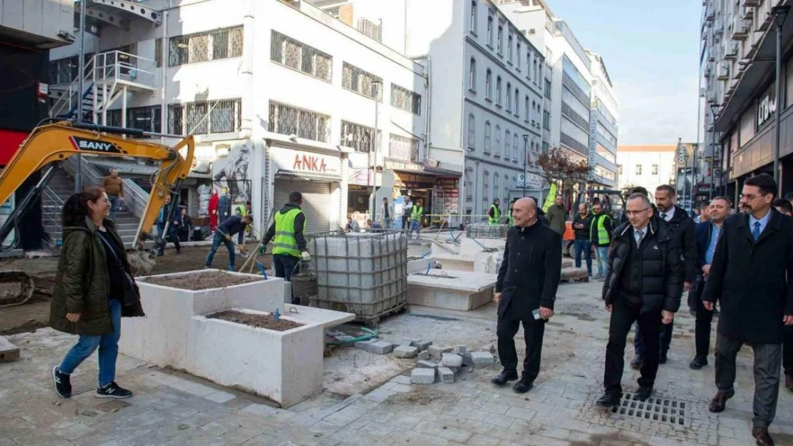 Kemeraltı'nın ana caddeleri göz kamaştıracak