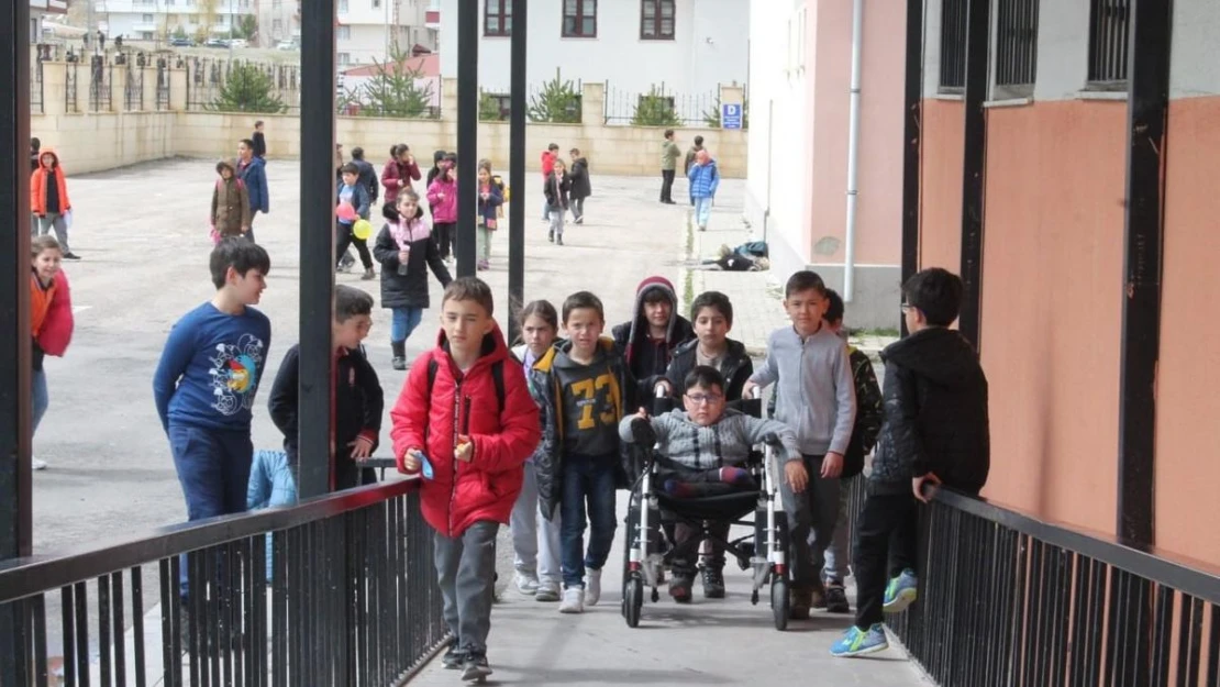 Kendileri küçük yürekleri büyük çocuklar