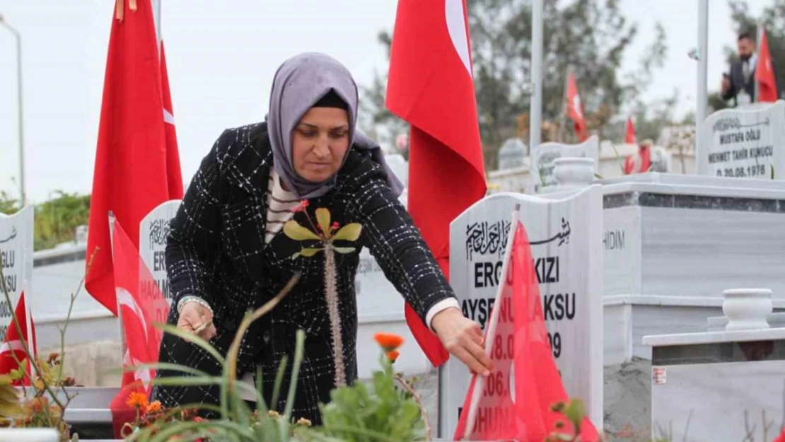 Kimsesiz 3 çocuğa can olan gözü yaşlı annenin 3 evladı ve eşi depremde vefat etti