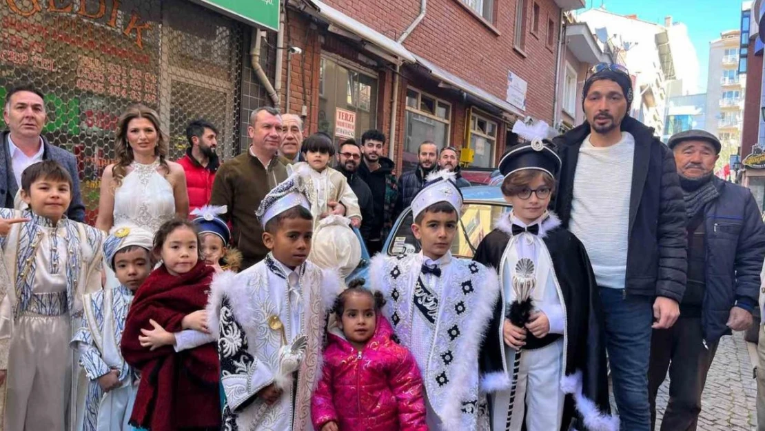 Kimsesiz ve depremzede çocuklar için toplu sünnet şöleni gerçekleştirildi