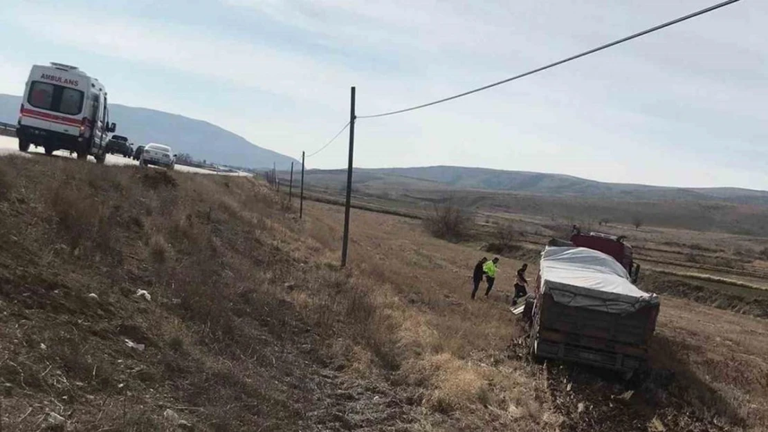 Kırıkkale'de tır devrildi: Sürücü kazadan yara almadan kurtuldu