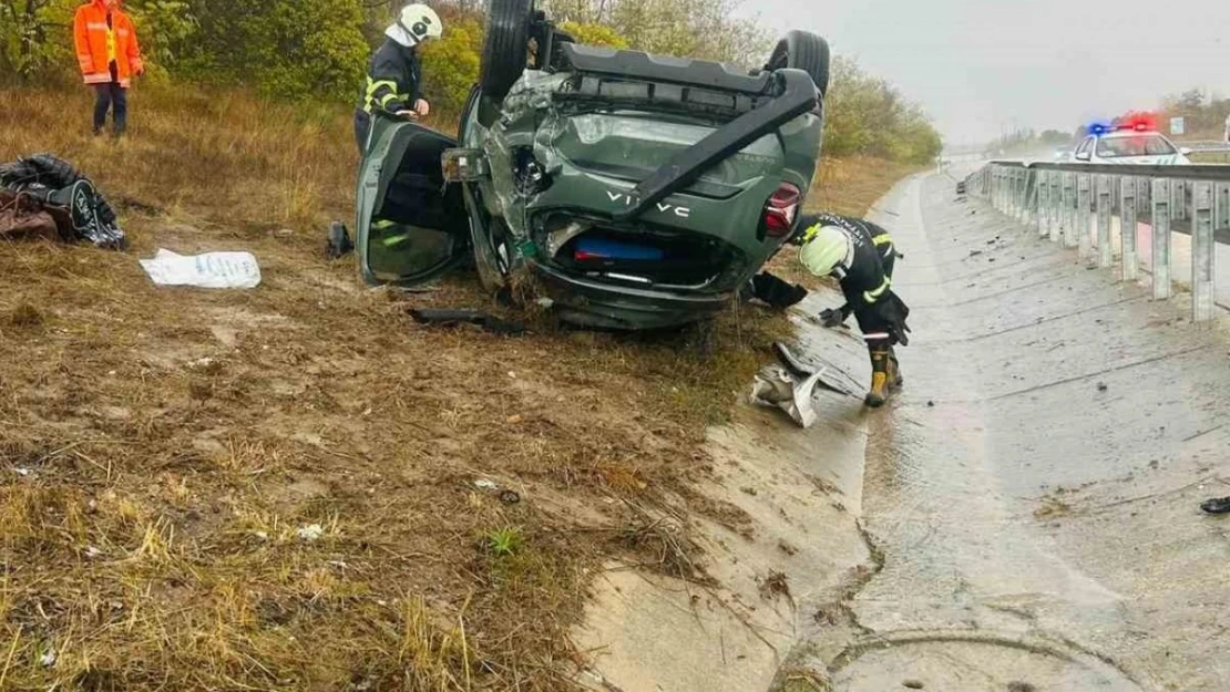 Kırklareli'de otomobil şarampole devrildi: 3 yaralı