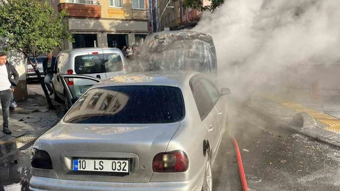 Kırklareli'nde seyir halindeki otomobil alev aldı