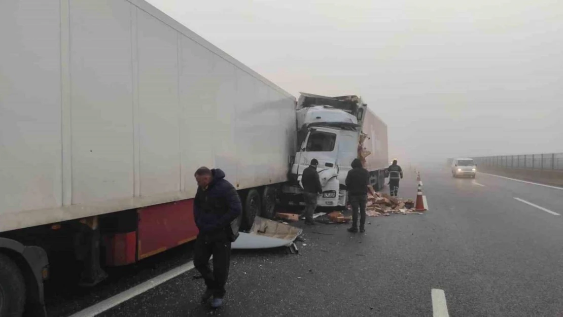 Kırklareli'nde tırlar çarpıştı: 2 yaralı