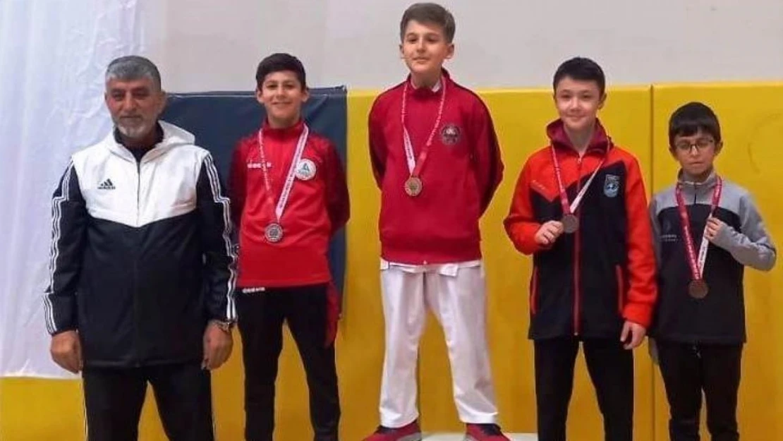 Kocaeli Yıldızlar Karate Şampiyonası'nda Körfez fırtınası