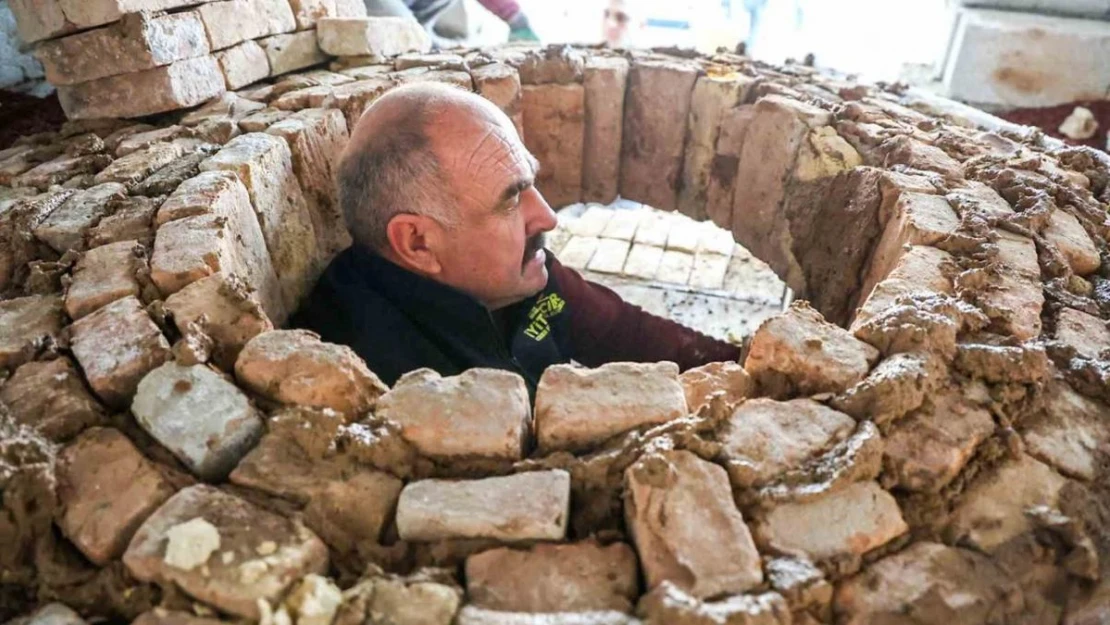 Konya'da 6. kuşak taş fırın ustası babasından öğrendiği mesleğini çocuklarına aktarıyor