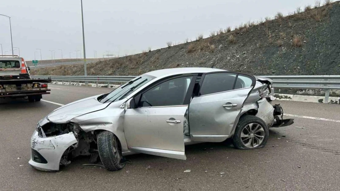 Konya'da bariyere çarpan otomobilin sürücüsü ağır yaralandı