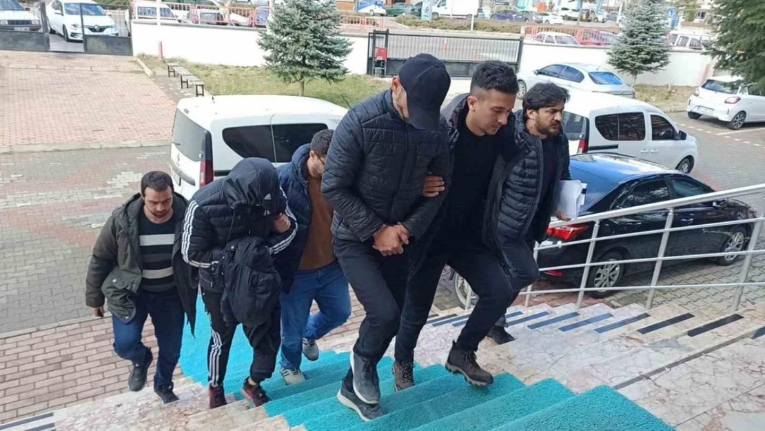 Konya'da evden hırsızlık şüphelileri yakalandı