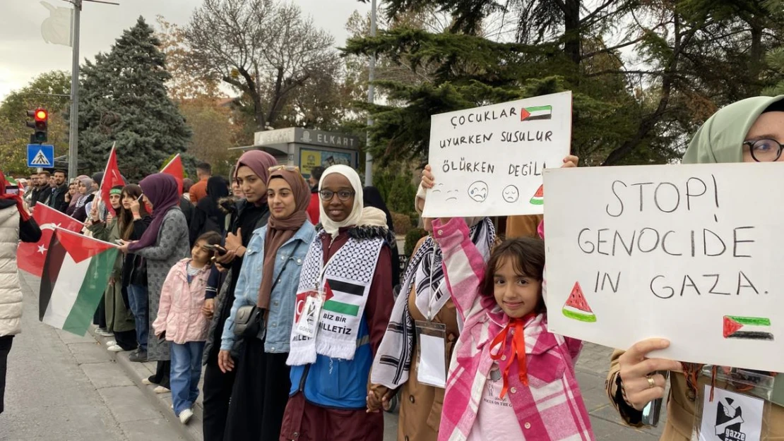 Konya'da Gazze için insan zinciri oluşturuldu