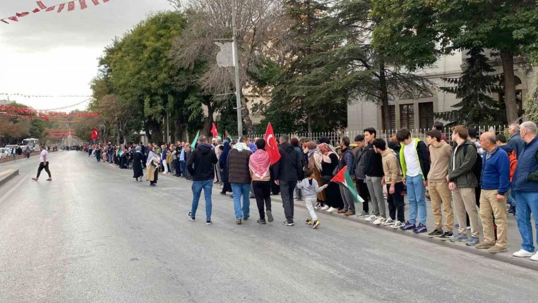 Konya'da Gazze için insan zinciri oluşturuldu