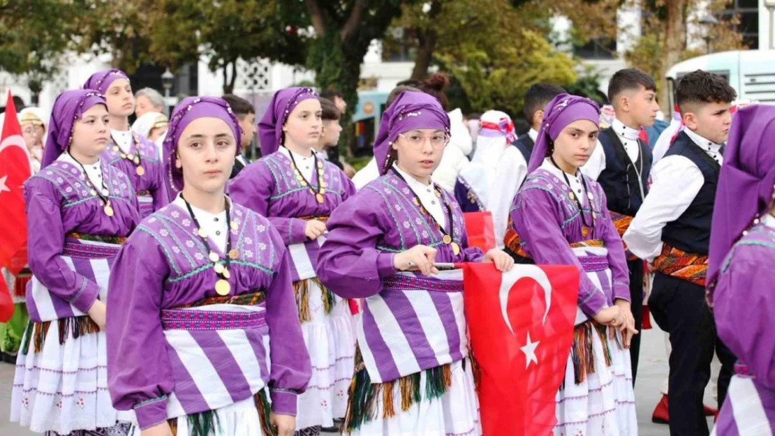 Konya'da Halk Oyunları Minikler Türkiye Şampiyonası kortejle başladı