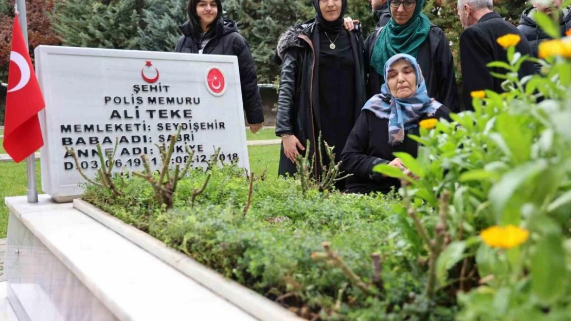 Konya'da şehit polis Ali Teke anısına lokma dağıtıldı