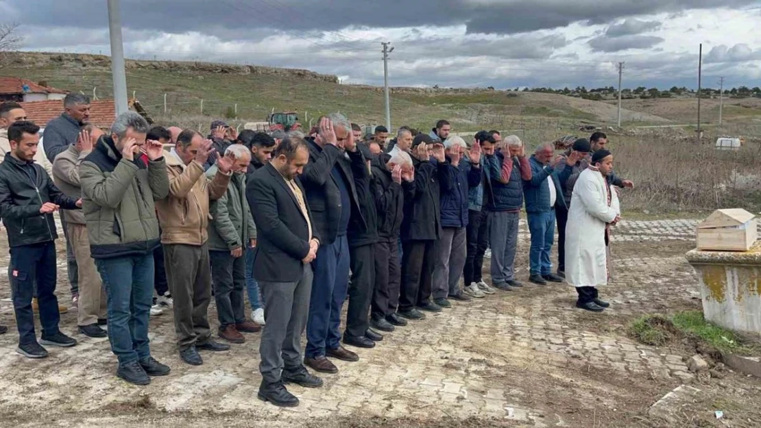 Köy merkezinde vücudunun parçaları bulunan Nazmi Önal'ın cenazesi toprağa verildi