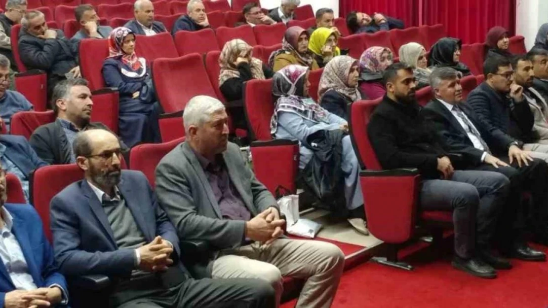 Köyceğiz'de din görevlilerine kimlik gelişimi semineri verildi