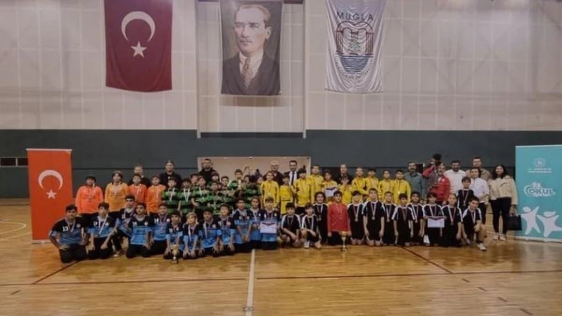 Köyceğizli sporcular küçük erkekler hentbol il birincisi oldu