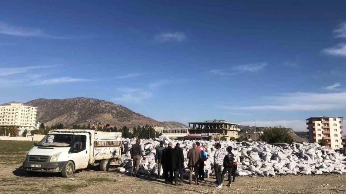 Kozluk'ta ihtiyaç sahiplerine kömür dağıtımına başlandı