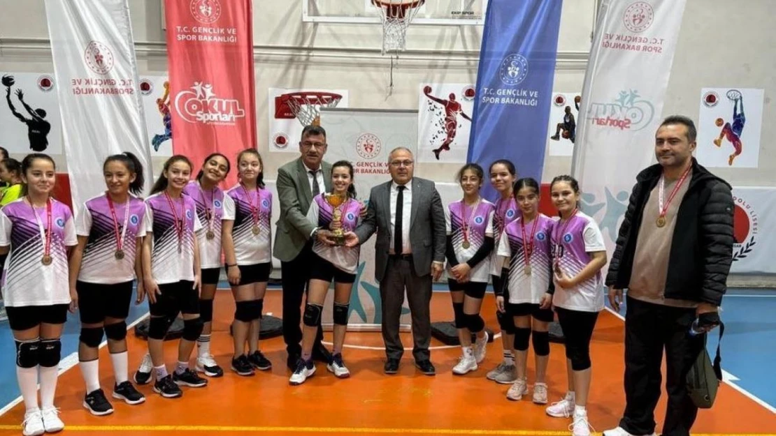 Küçük Kızlar Voleybol müsabakaları sona erdi