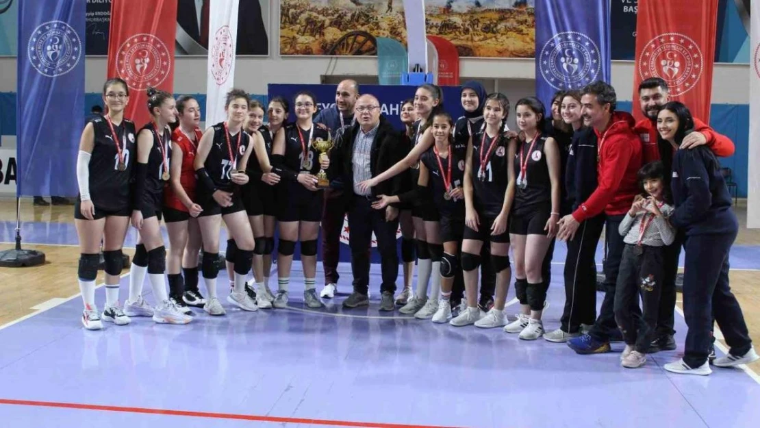 Küçük Kızlar Voleybol müsabakaları sona erdi