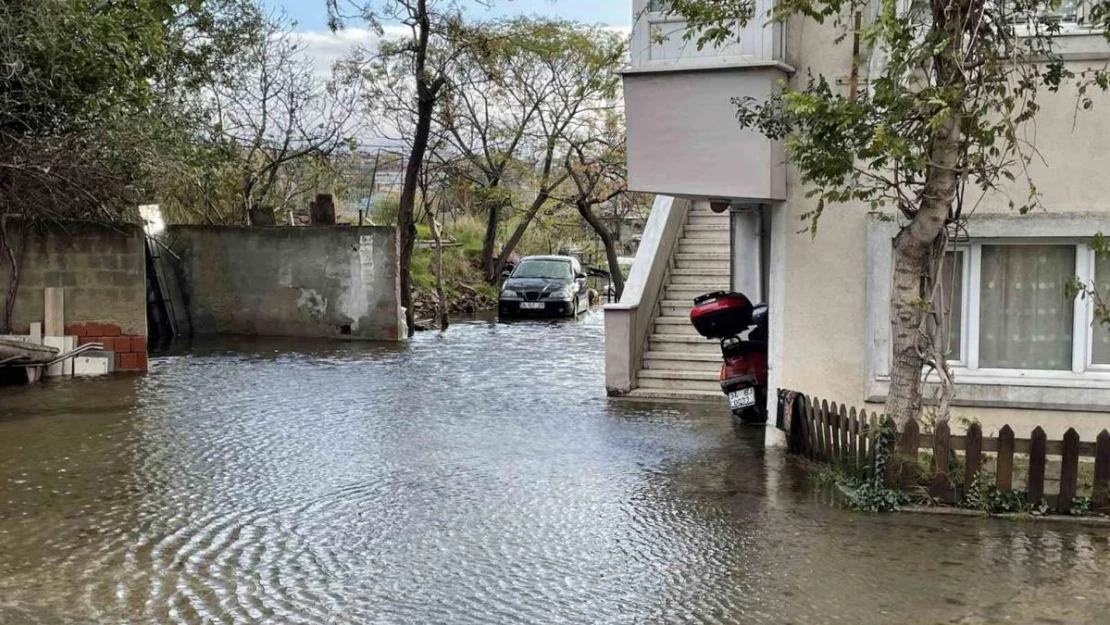 Küçükçekmece Gölü'nde su seviyesi yükseldi