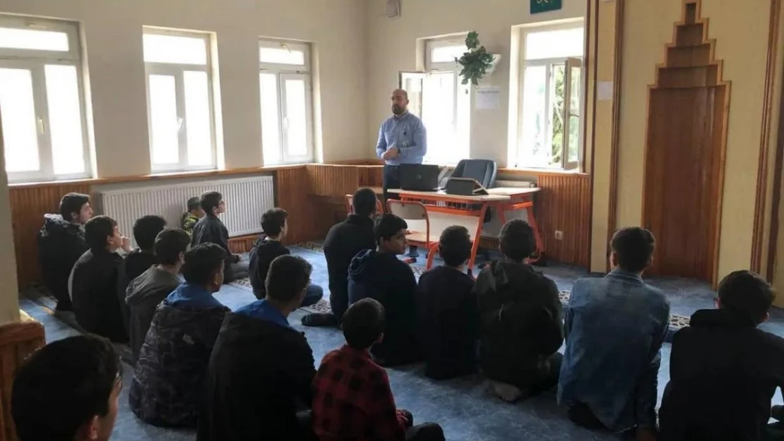 Kur'an kursu öğrencilerine 'Kişisel Bakım ve Sağlıklı Yaşam Eğitimleri' semineri verildi