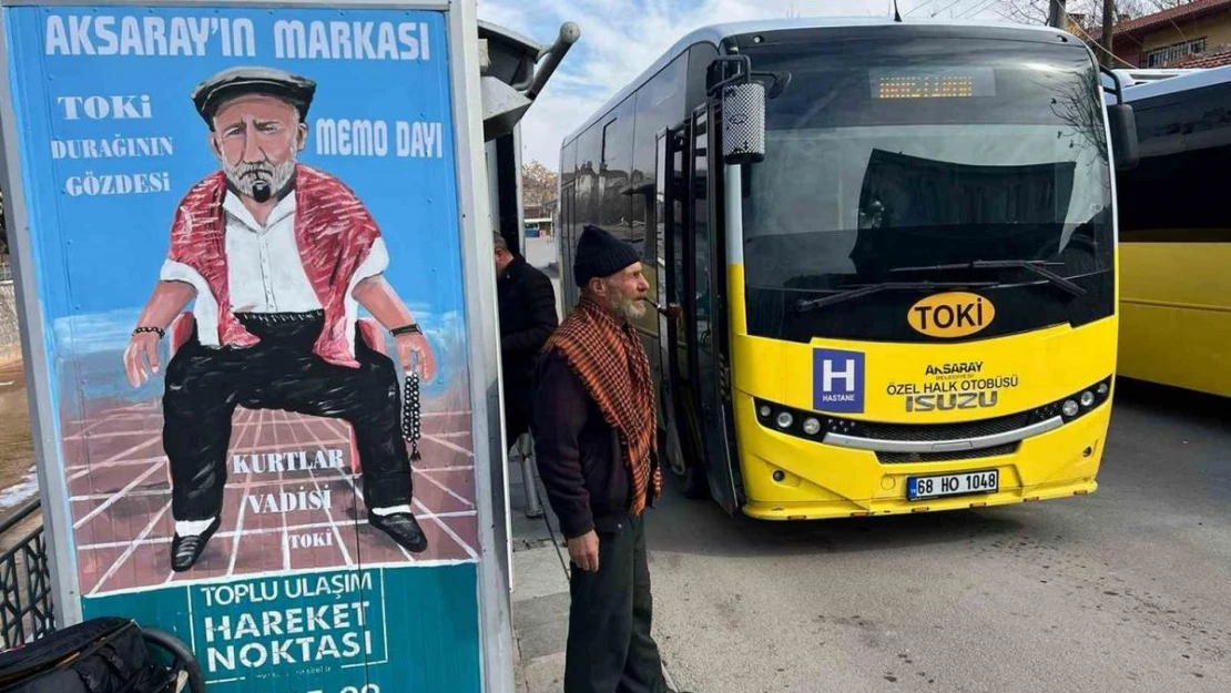 Kurt gibi uluyup otobüs seferlerini yönlendiriyor