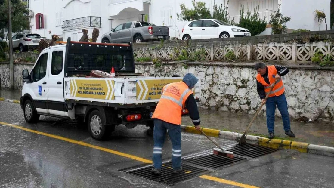 Kuşadası Belediyesi tüm ekipleri ile sahada