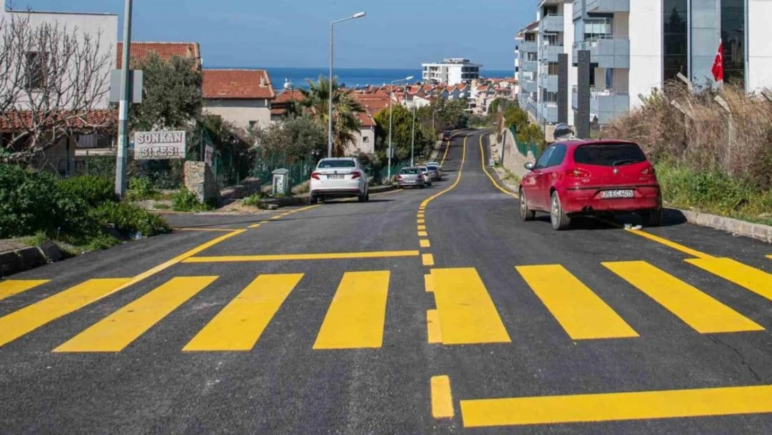 Kuşadası'nda yol yapım çalışmaları devam ediyor