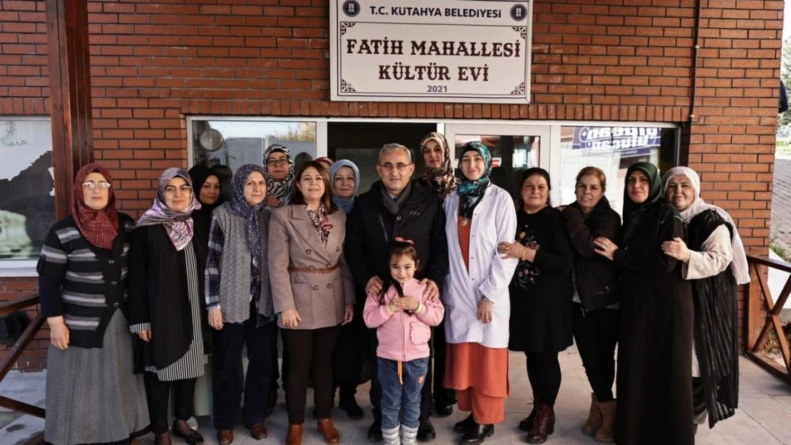 Kütahya Belediye Başkanı Işık Fatih Mahallesi Kültür Evi'ni ziyaret etti