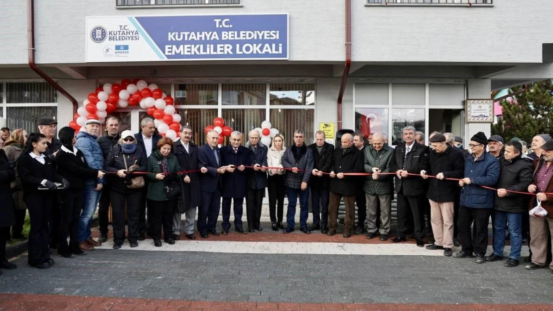 Kütahya Belediyesi tarafından Cumhuriyet Mahallesine yaptırılan Emekliler Lokali hizmete sunuldu