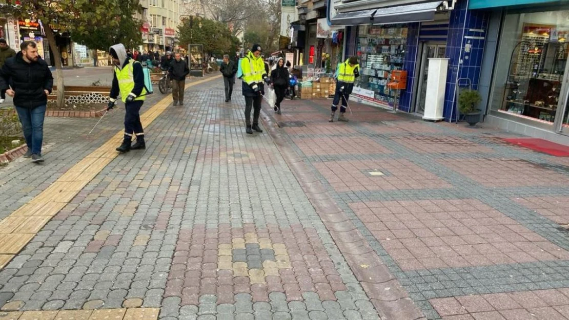 Kütahya Belediyesinden buzlanmaya karşı solüsyon uygulaması