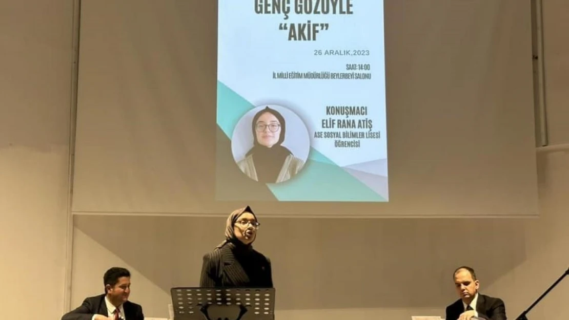 Kütahya'da lise öğrencisinden, 'Genç Gözüyle Mehmet Akif' isimli konferans