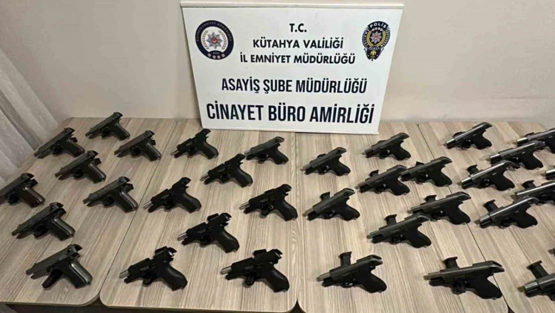 Kütahya'da silah taciri 37 kurusıkı tabanca ile yakalandı