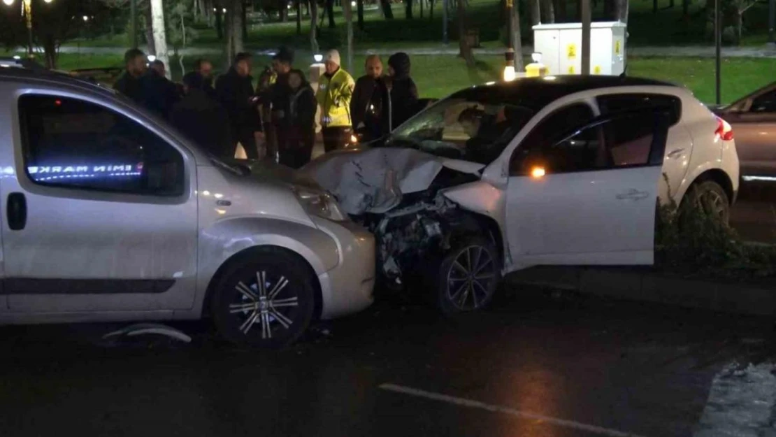 Kütahya'da trafik kazası: 2 yaralı