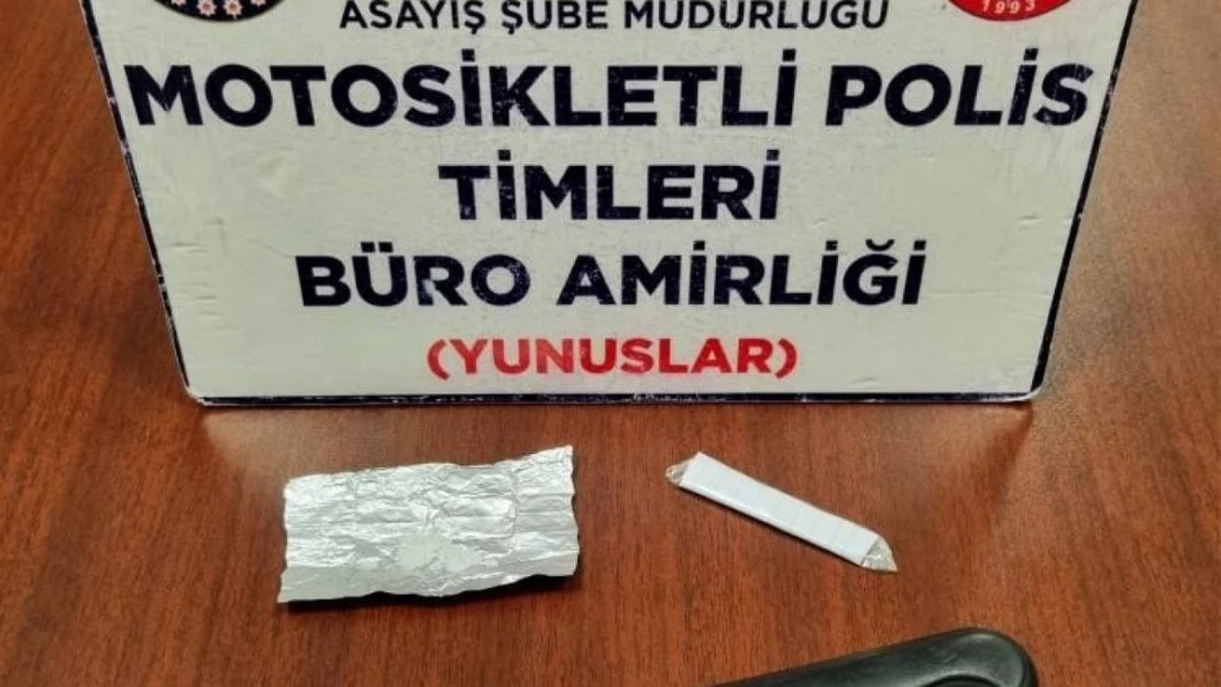 Kütahya'da Yunus Timleri bir kişinin üzerinde uyuşturucu madde ele geçirdi