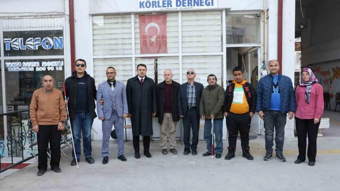 Kütahya Valisi Işın, Altı Nokta Körler Derneğinin talep ve önerilerini dinledi