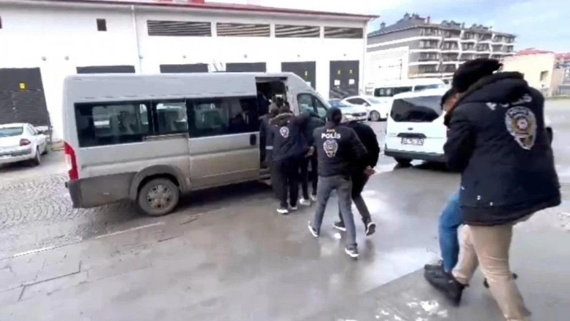 Kütahya ve Mersin'de eş zamanlı dolandırıcılık operasyonu: 5 şahıs tutuklandı