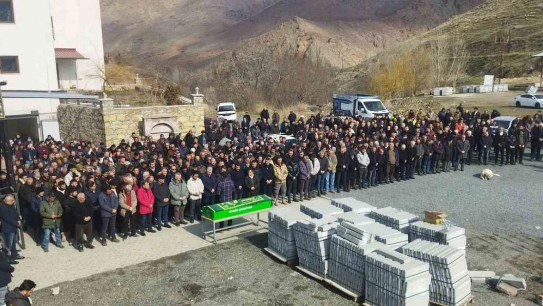 Kuzey Marmara Otoyolu'ndaki kazada hayatını kaybeden şoför son yolculuğuna uğurlandı