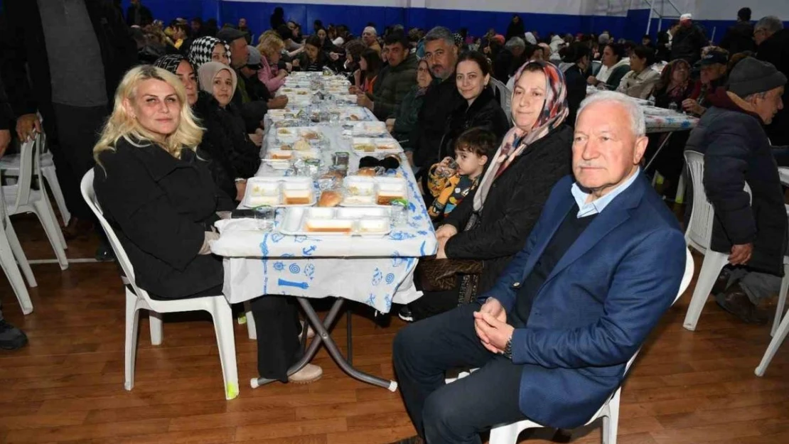 Lapseki Belediyesi ilk iftarını Dalyan Mahallesinde verdi