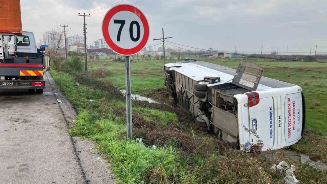 Lapseki'de İçdaş işçilerini taşıyan otobüs kaza yaptı: 5 yaralı