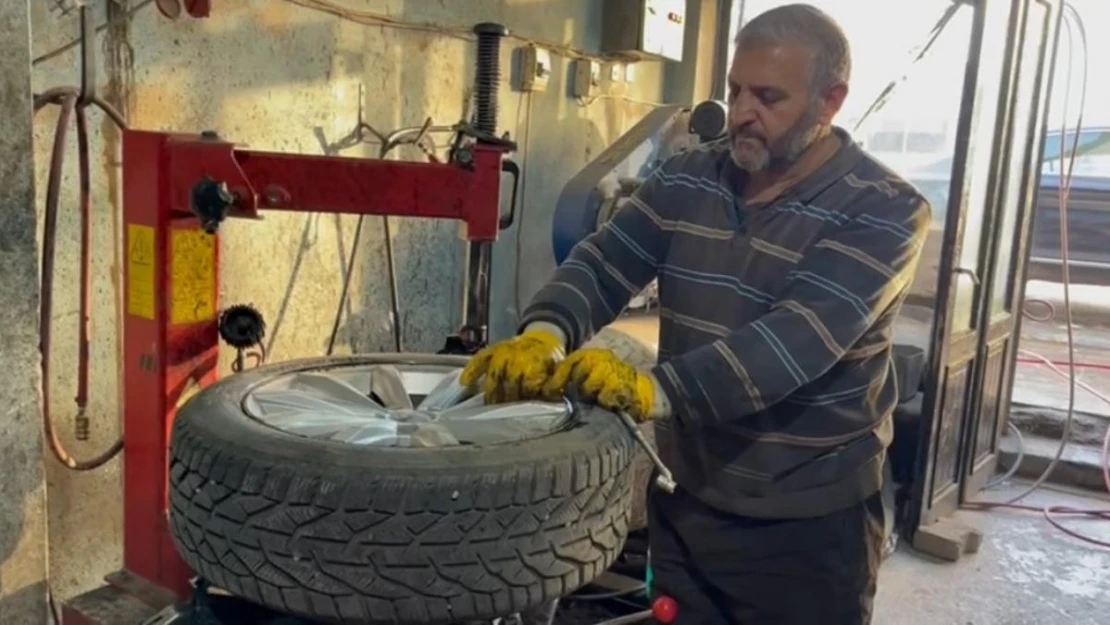 Lastikçilerde kış hazırlıkları devam ediyor